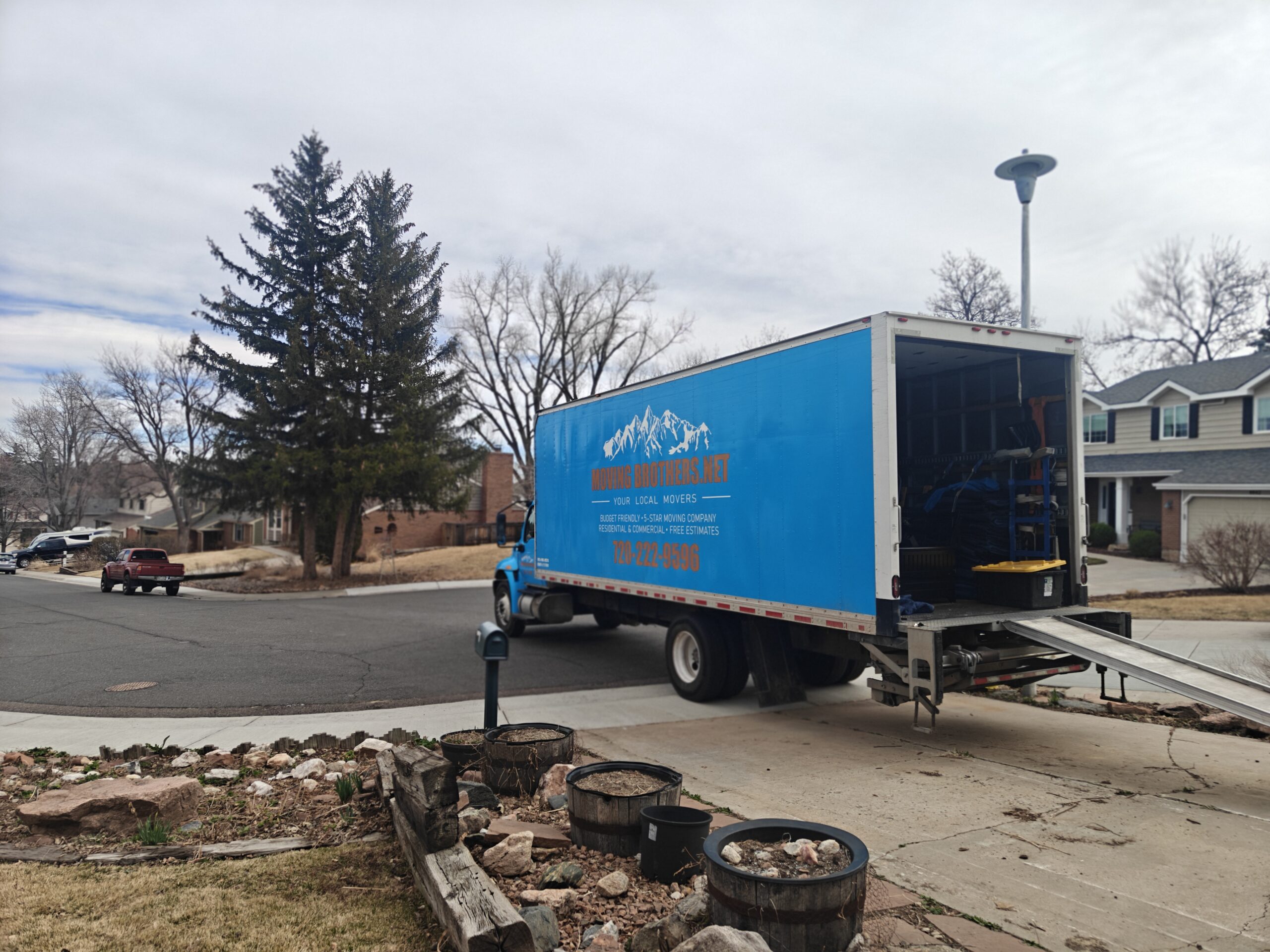 Denver movers FAQ covering moving costs, packing, and moving day preparation